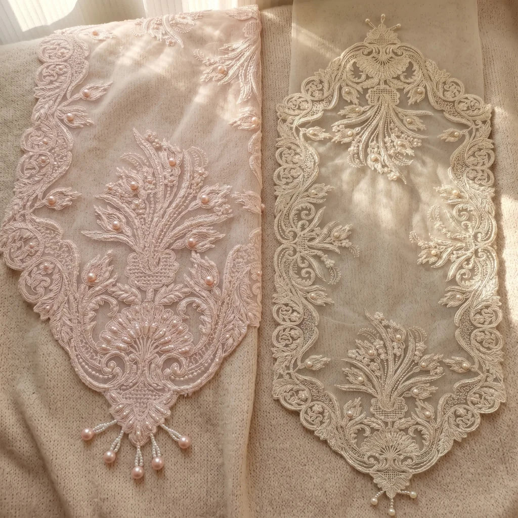 serviettes table broderie rose pâle beige classiques élégantes mariage fêtes noël anniversaires restaurants salons
