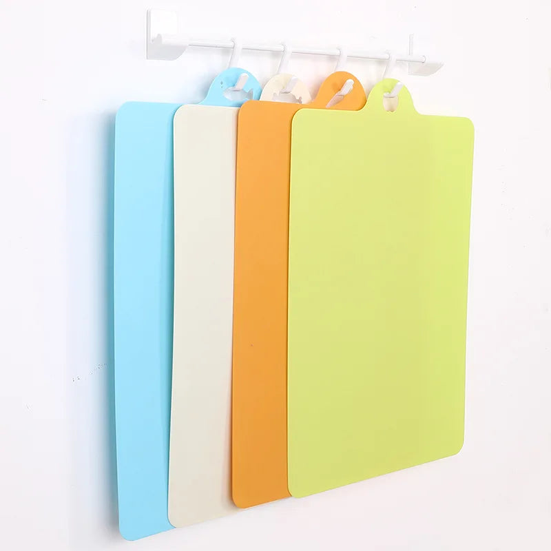 planches découpe plastique flexible bleu clair beige orange vert moderne clips poignée cuisine