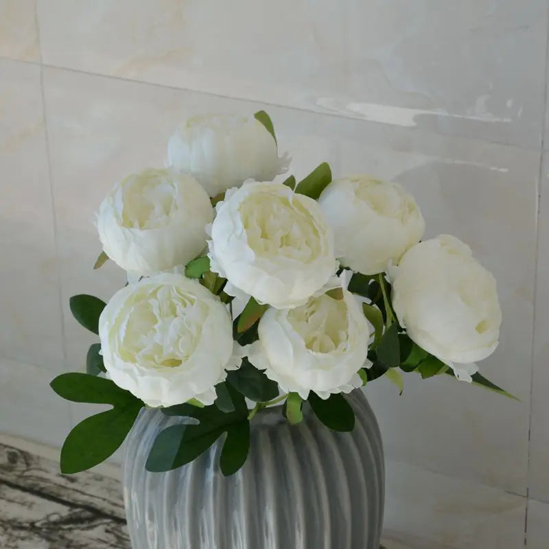 bouquet pivoines artificielles têtes roses rouges blanches decoration maison intérieur romantique