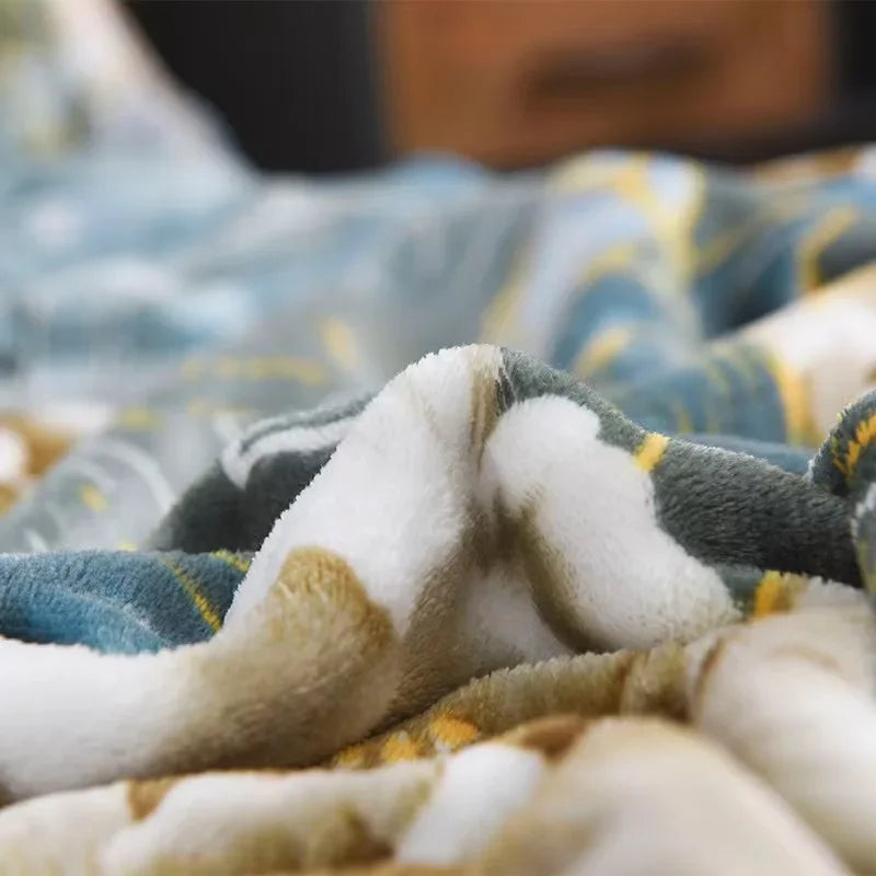 Ensemble literie flanelle gris clair dans une chambre décorée pour l'hiver