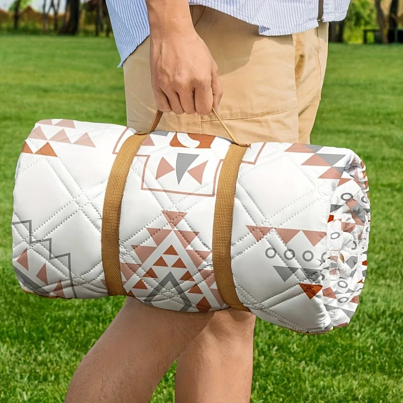 couverture pique nique extérieure tapis pliable carreaux blanc beige moderne poignées amovibles triangles cercles