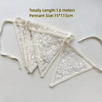 guirlande décorative bohème triangles dentelle florale blanc cassé noir anniversaire suspension chambre festive