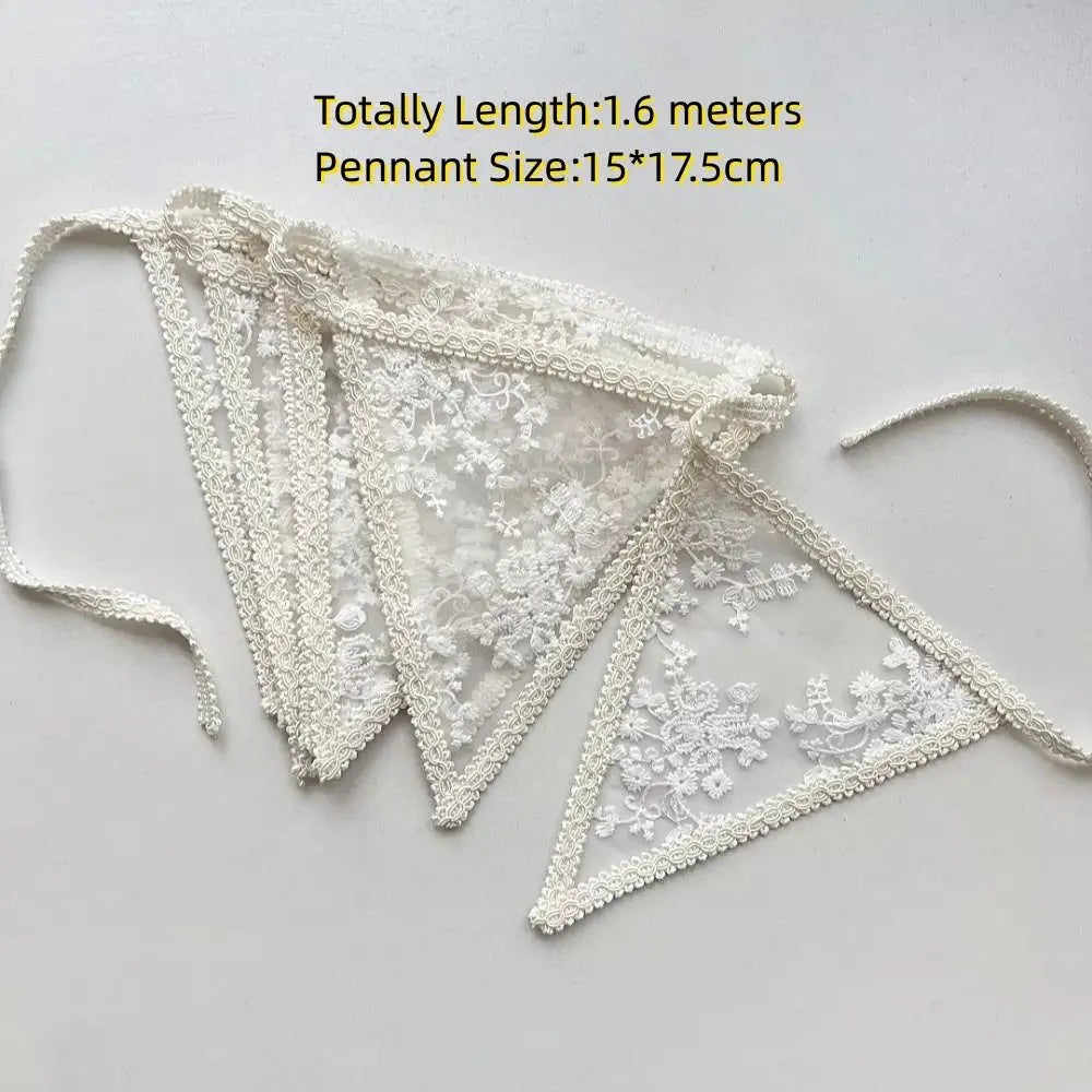 guirlande décorative bohème triangles dentelle florale blanc cassé noir anniversaire suspension chambre festive