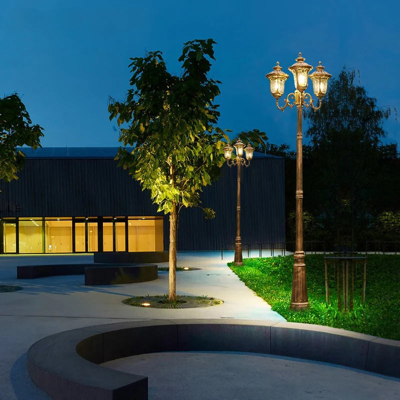 lampadaire extérieur trois lumières bronze noir verre transparent classique abat jours verreextérieur éclairage jardin