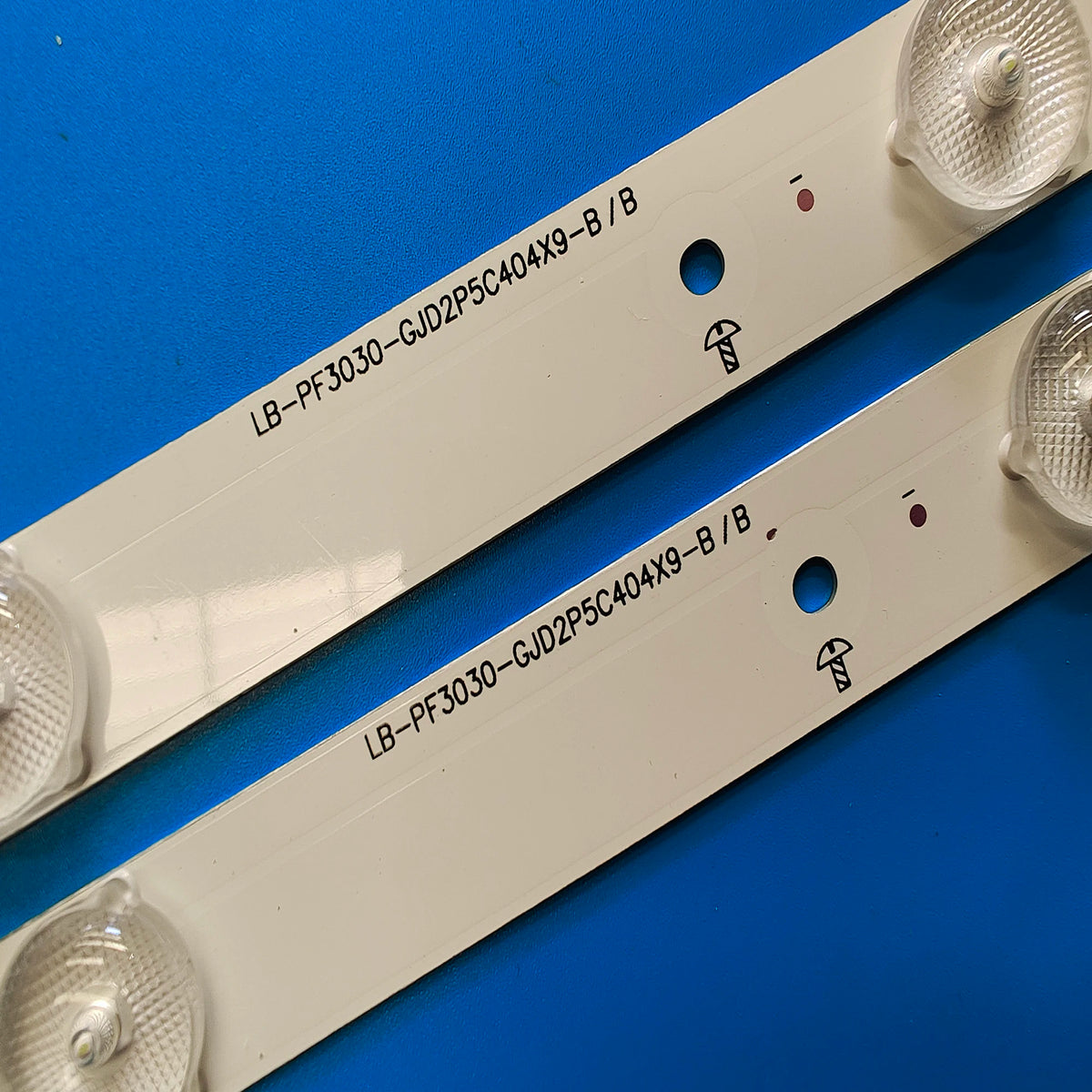 bande lumineuse led blanc moderne fixations central connecteur fourni