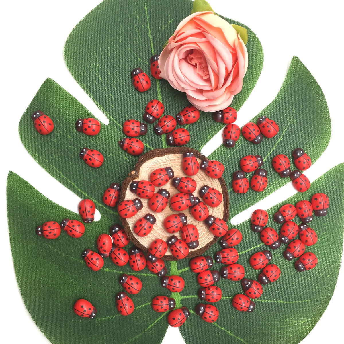 forme coccinelle adhésives rouges noires blanches décoration anniversaire mariage fêtes enfants