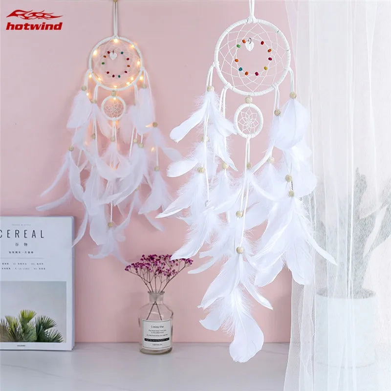 dreamcatcher bohème led plumes semi transparentes toile tissée colorées suspension