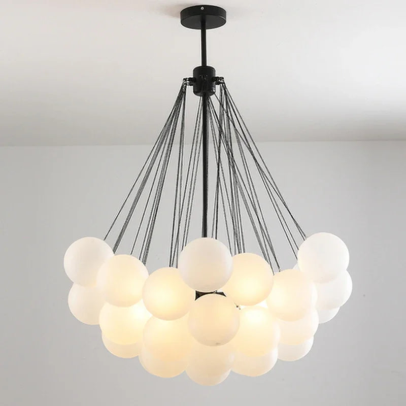 suspension lumineuse moderne boules sphériques blanc chaînes métalliques salon chambre principale étude