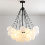 suspension lumineuse moderne boules sphériques blanc chaînes métalliques salon chambre principale étude