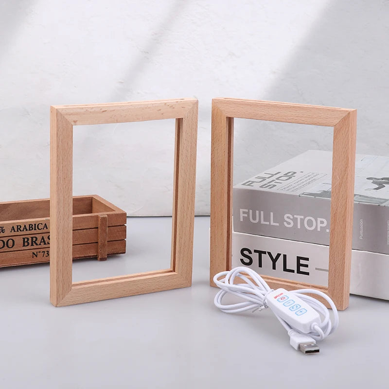 Cadre photo lumineux gris moderne dans un salon décoré
