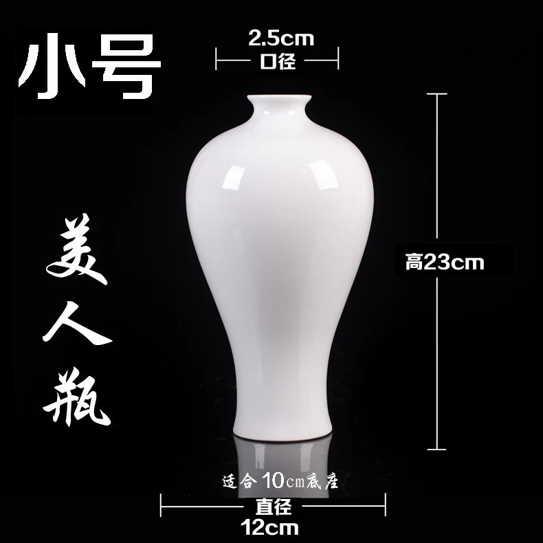 Cette élégante poterie blanche de style traditionnel chinois se caractérise par sa forme étroite et élancée, ainsi que par ses dimensions précisément indiquées dans l'image.