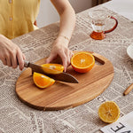 planche découper bois marron grain naturel moderne rustique poignée anneau double face respectueuse environnement