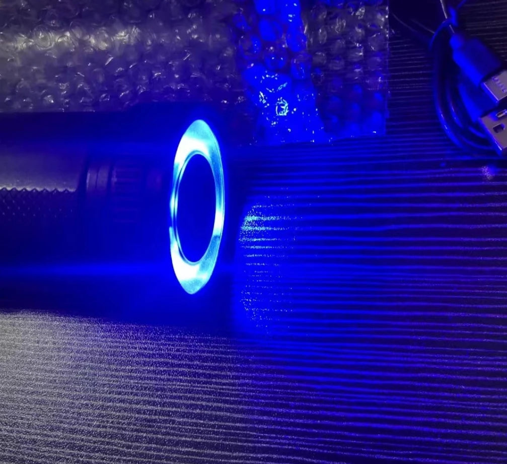 lampe torche led rechargeable zoomable couleurs super lumineuse distance 100 200 metres
