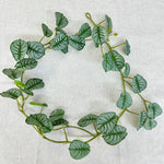 guirlande végétale artificielle feuilles ovales vert veinées tiges extérieure décoration naturelle exposition accrochée