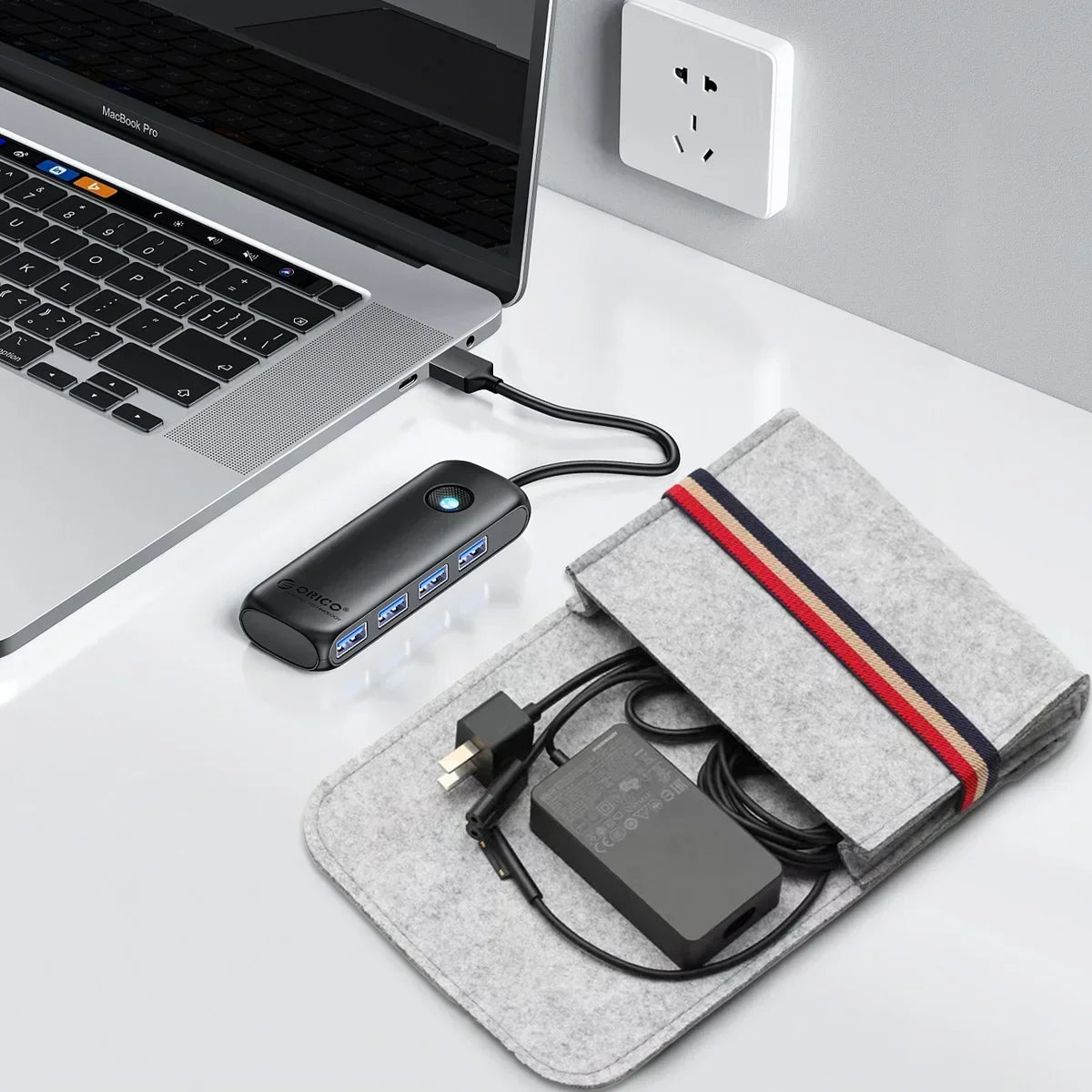 Sac ordinateur portable gris tissu doux moderne chargeurs adaptateurs câbles USB SSD HDD