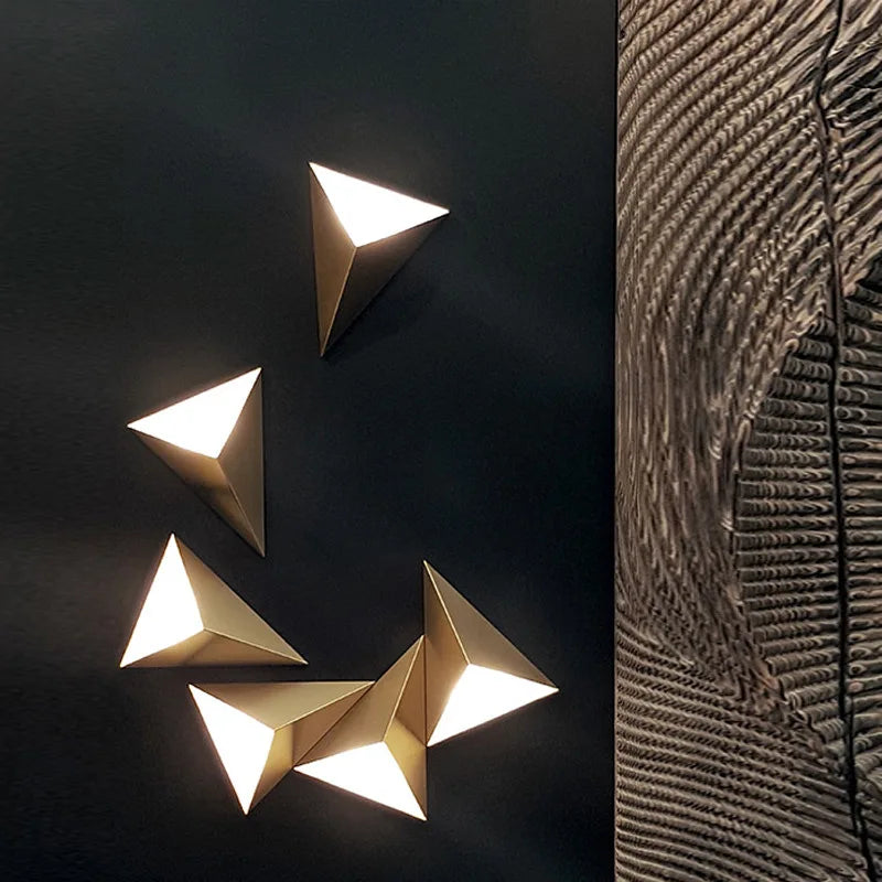applique murale contemporaine dorée triangles géométriques éclairage quotidien fixée mur 249 2000 lumens led