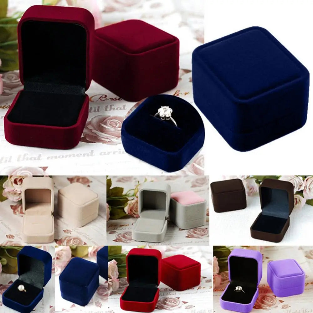 boîtes bijoux velours rouge beige gris classique opaques rangement bague anneau oreilles