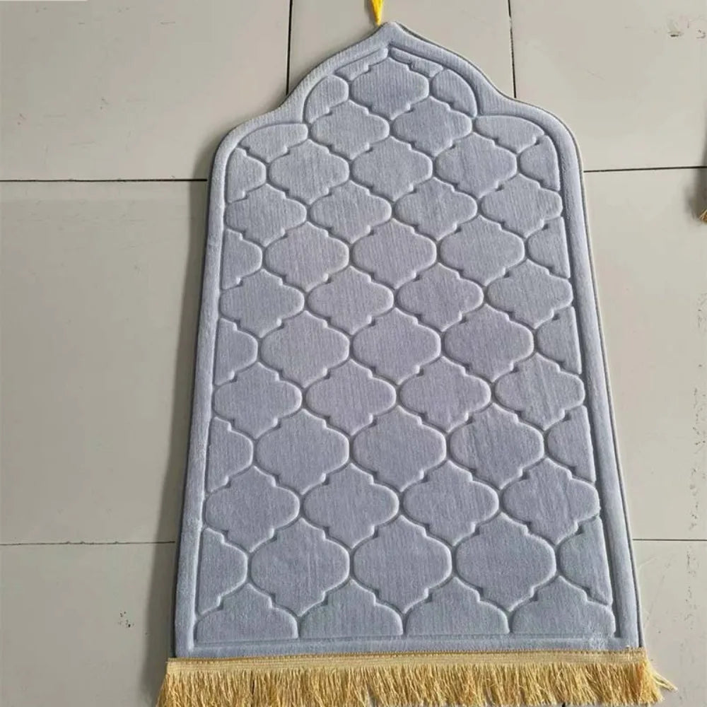 tapis géométrique moderne élégant vert clair bleu marine rouge rose gris clair franges dorées