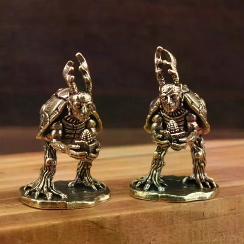 figurine bronze tortue insecte humanoïde détails sculptés fantastique mythe maison jardin decoration artisanale ornement