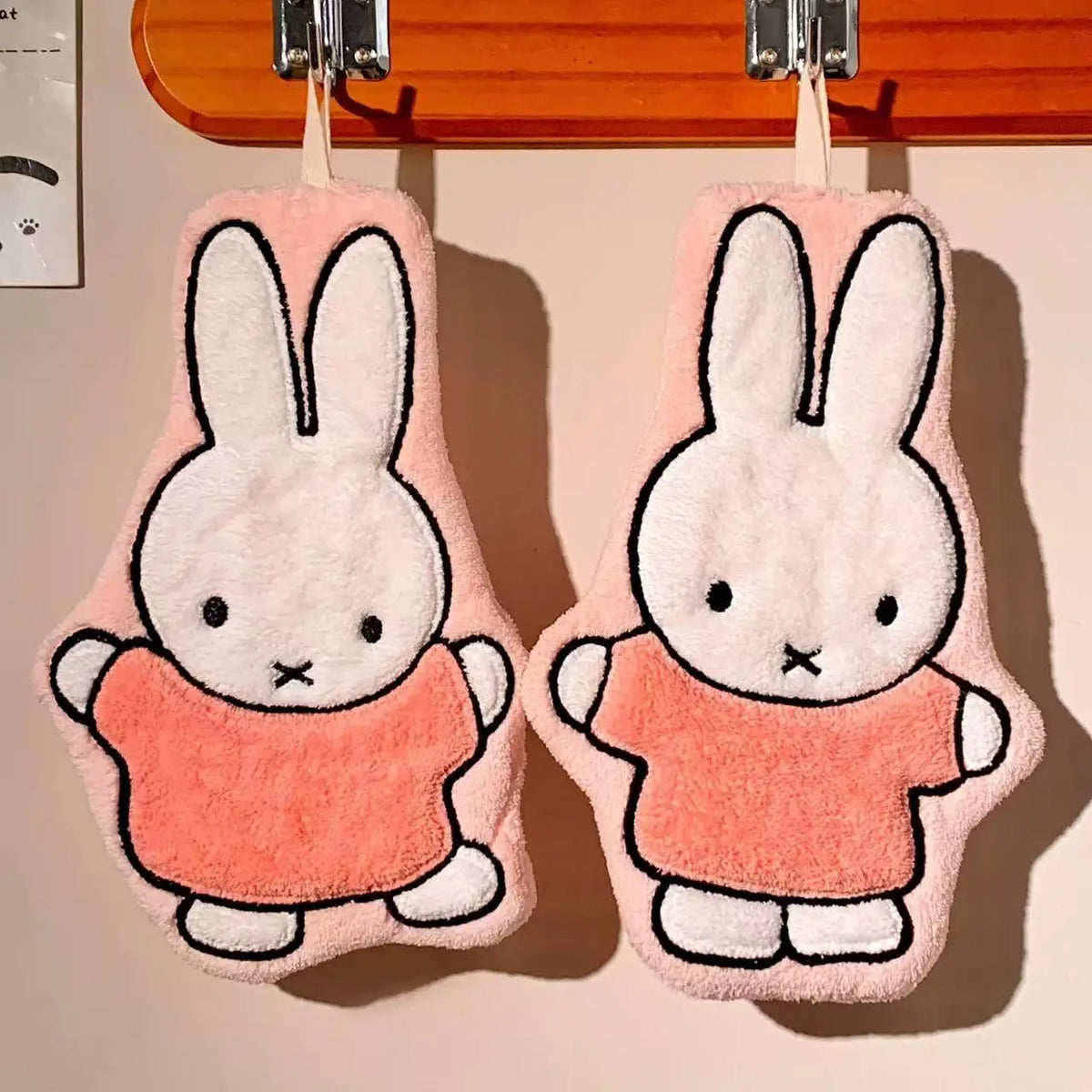 serviettes lapin kawaii douces motif miffy rose blanches salle bain cuisine