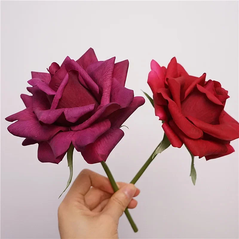 décoration intérieure bouquet roses artificielles blanc rose clair détails fins réaliste erotique anniversaire mariage