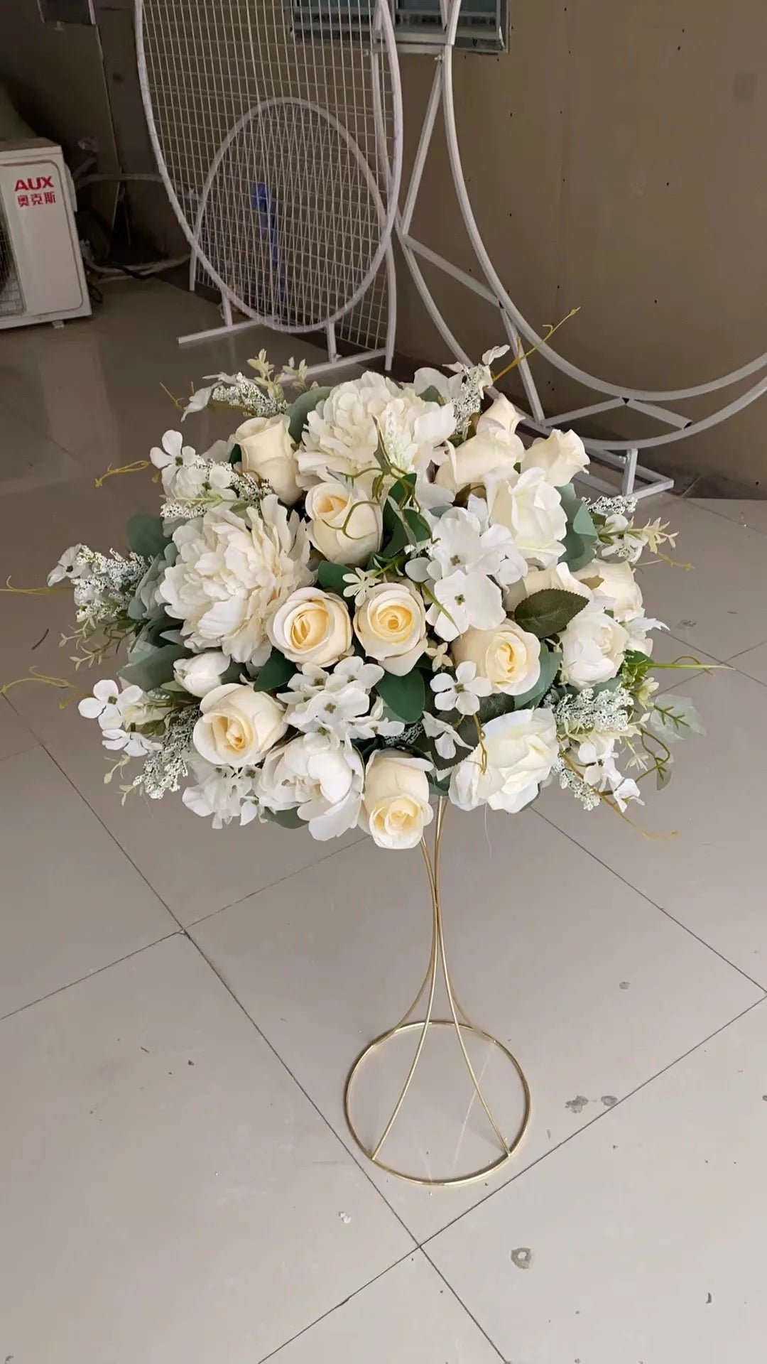 support fleurs artificielles moderne bouquet doré élégant décoration mariage tablecoration métal or rouge blanc