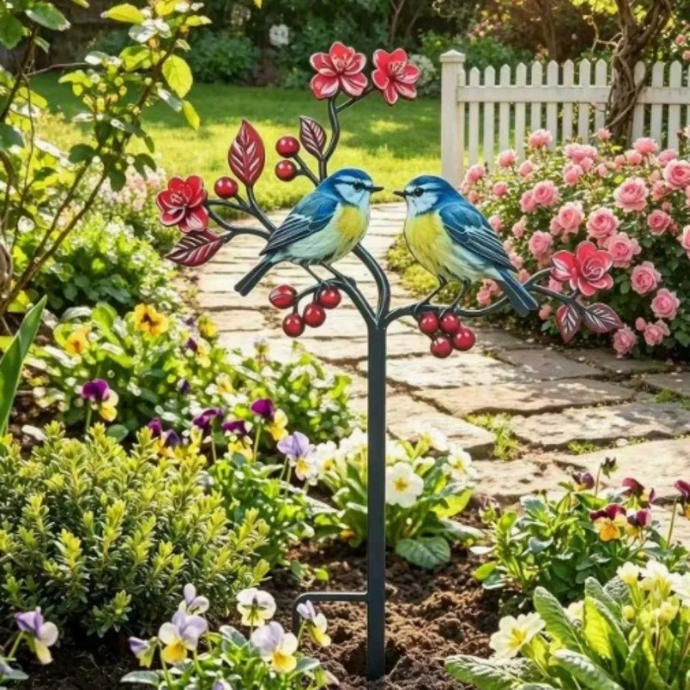 sculpture jardin moderne motifs fleurs insectes stylisés rouge noir vert blancextérieur decoration amusante fait