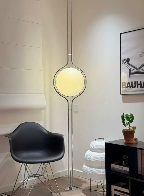 lampe sol moderne acrylique blanche dorée interrupteur rond translucide