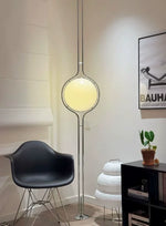 lampe sol moderne acrylique blanche dorée interrupteur rond translucide
