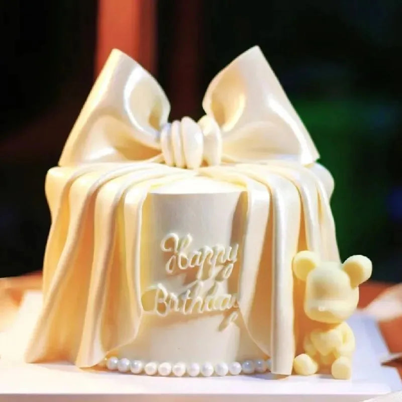 gâteau factice décoration mariage anniversaire noël valentin blanc rose rubans festive moderne