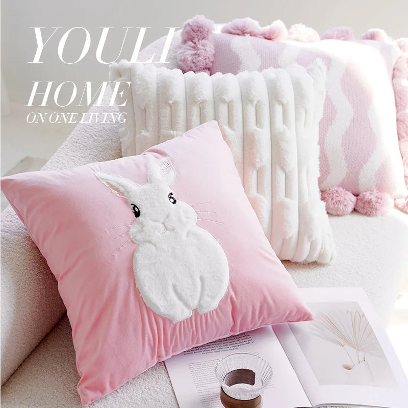 housse coussin forme lapin rose velours rayures blanches animal compagnie doux confortable décoration maison