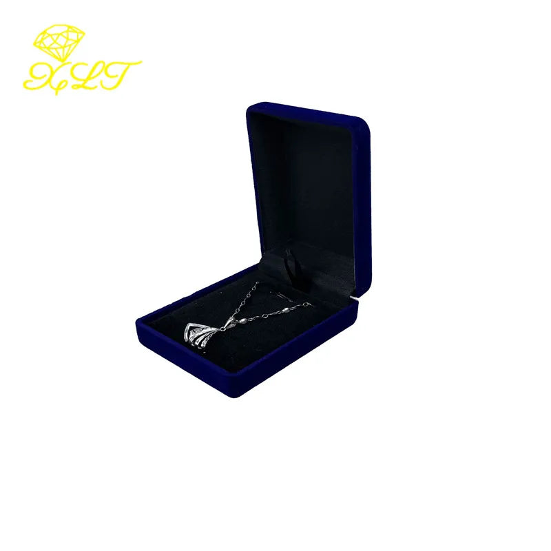 boîte rangement velours collier plume élégant classique pendentif plume argenté emballage sécurité transport bijoux