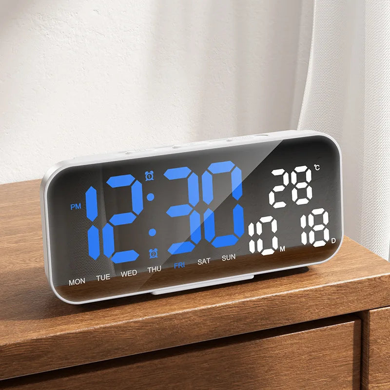 horloge numérique moderne écran led noir bleu blanc réglable luminosité affiche température compteur semaine