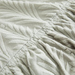 housse canapé gris clair jacquard motif feuilles stylisées élastique protection banc