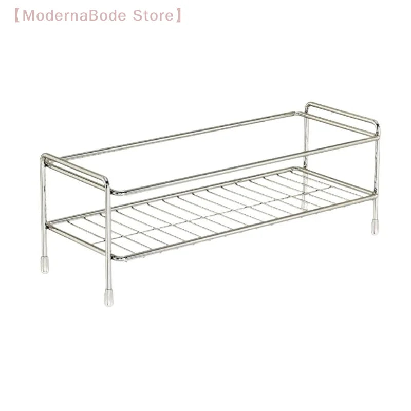 rangement évier acier inoxydable structure treillis moderne bouteilles vaisselle éponges brosse couverts minimaliste