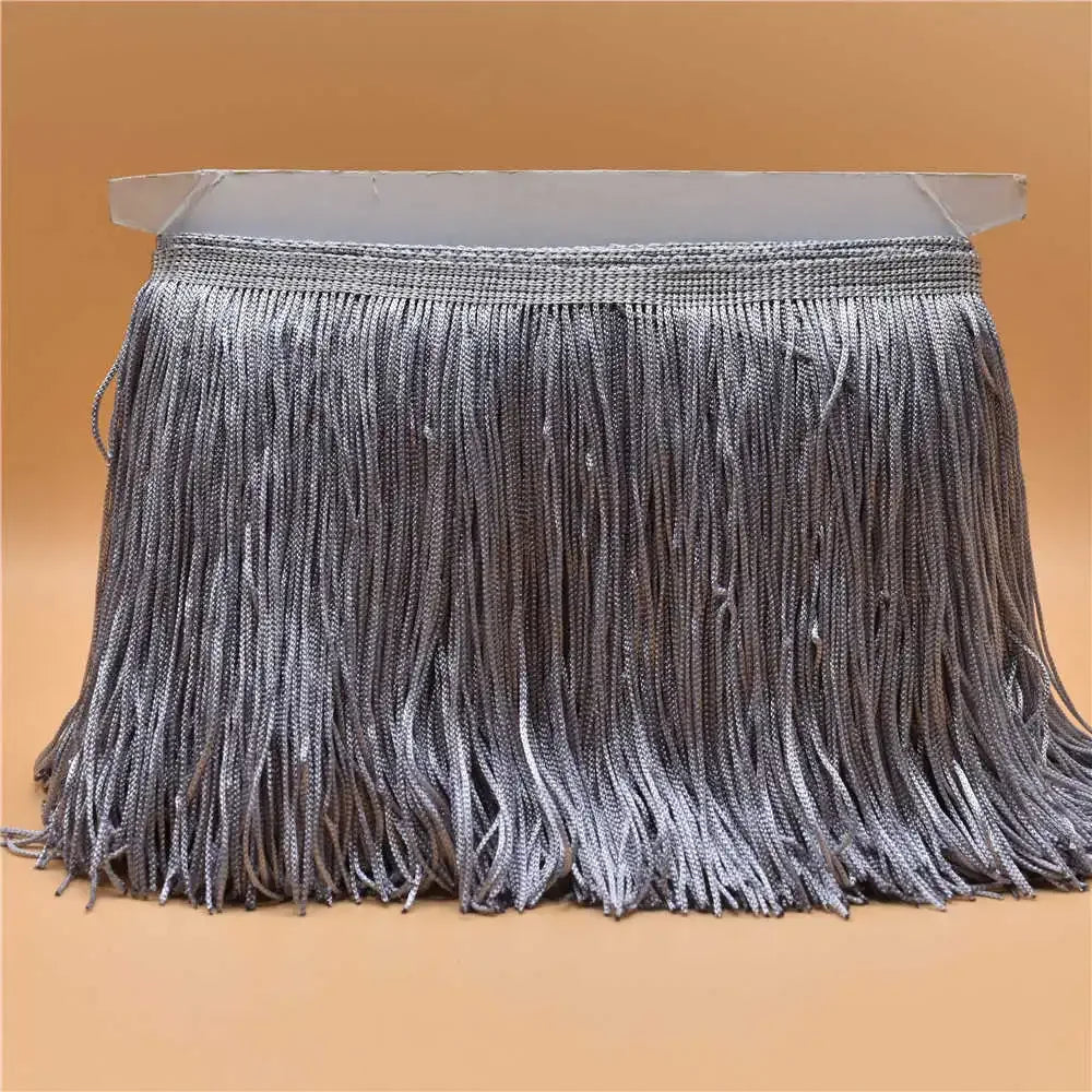 Application de la frange dentelle sur un rideau élégant