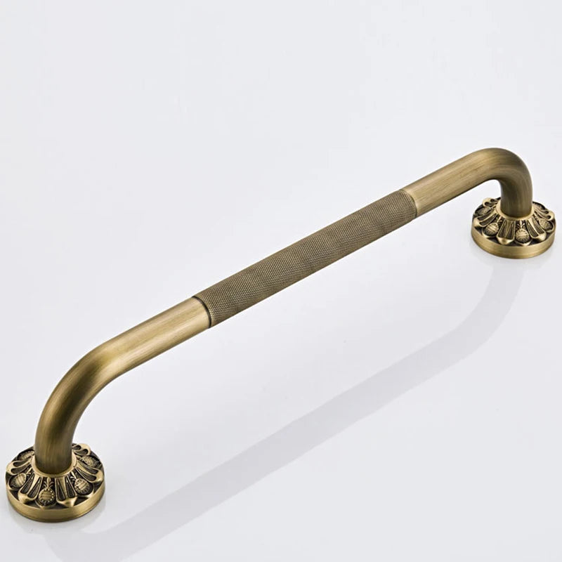 poignées porte classiques finement texturées cuivre doré antidérapantes intérieur sécurité maison ancien fixations visibles