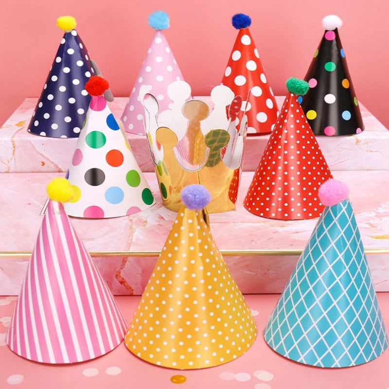 chapeaux fête anniversaire pois rayures motifs géométriques noir blanc rose rouge jaune bleu festive