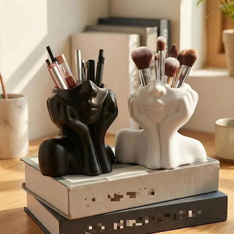 porte outils tête humaine noir blanc contemporain minimaliste brosse maquillage crayon stylo pinceau