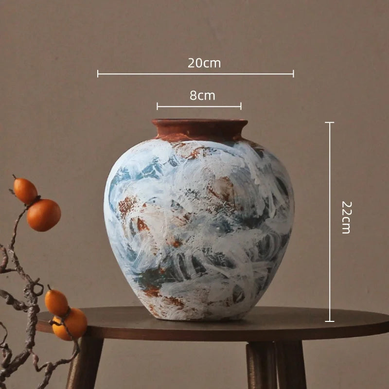 vase artisanal bleu blanc marron marbré rustique arrangement floral branches fruits decoration intérieure