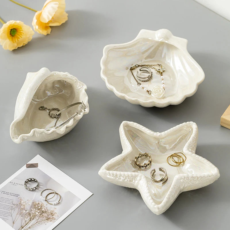assiettes bijoux blanc coquillages étoiles mer décoratives modernes rangement anneaux chaines