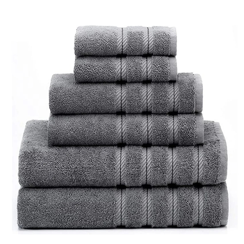 Set de 6 serviettes de bain en coton jacquard épais couleur blanche sur étagère en bois