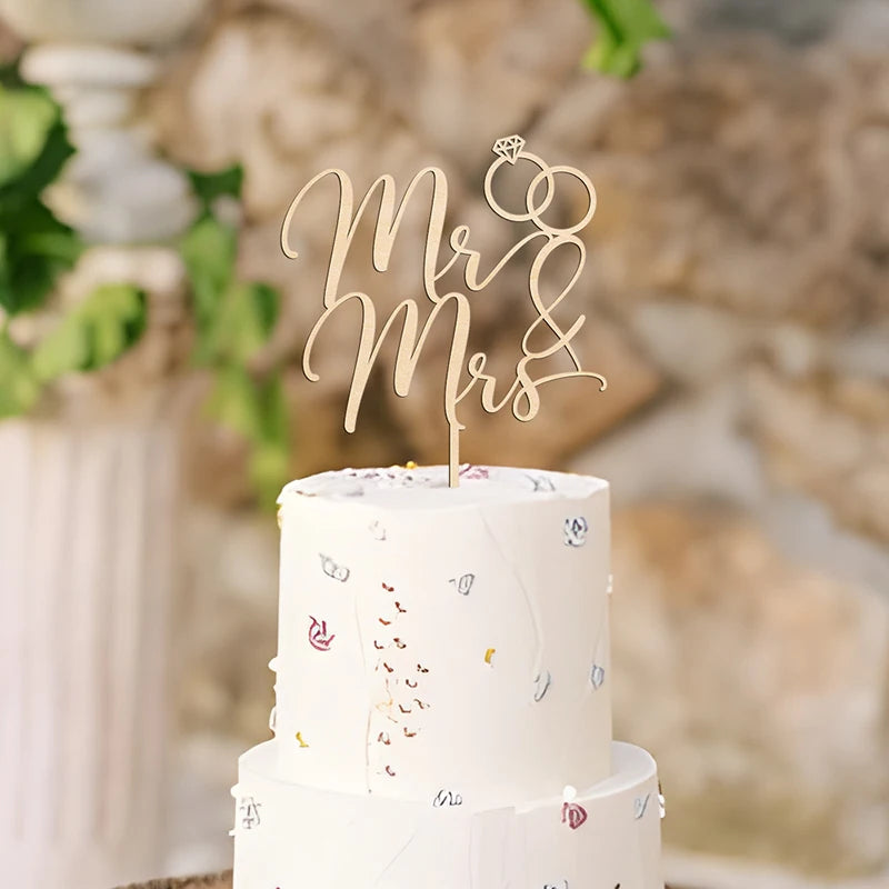 décoration gâteau mariage mr mrs lettres calligraphiées alliances diamant tige bois