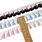 rubans franges dentelles pois noirs rose clair blanc cheveux décoration élégante partie