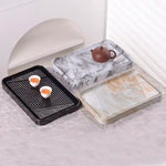assiettes marbrées modernes élégantes lignes dorées noir blanc thé maison salon