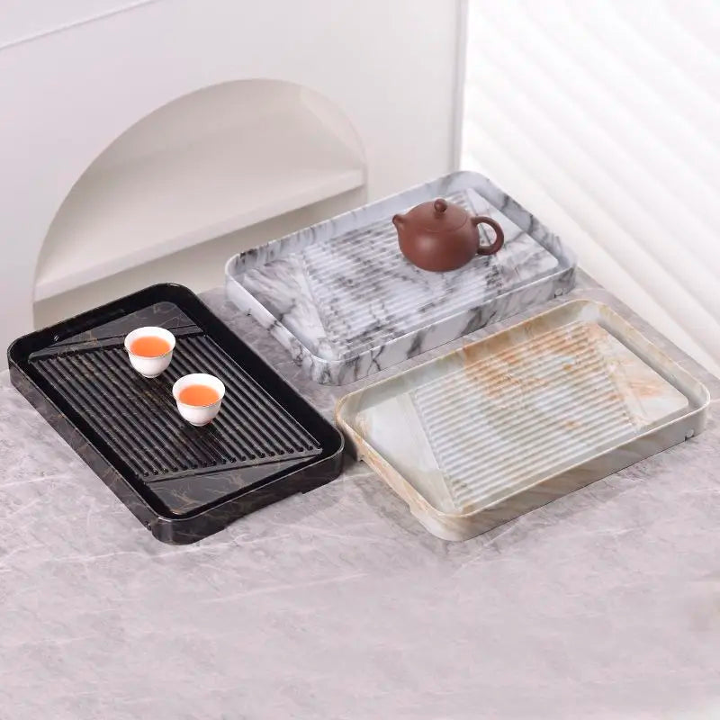 assiettes marbrées modernes élégantes lignes dorées noir blanc thé maison salon