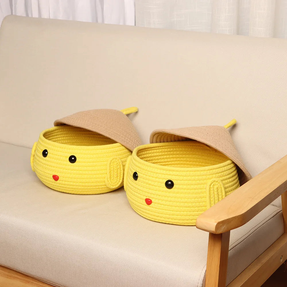 boîtes rangement tressées jaune beige enfantines decoratives chapeaux livres fleur artificielle simple moderne