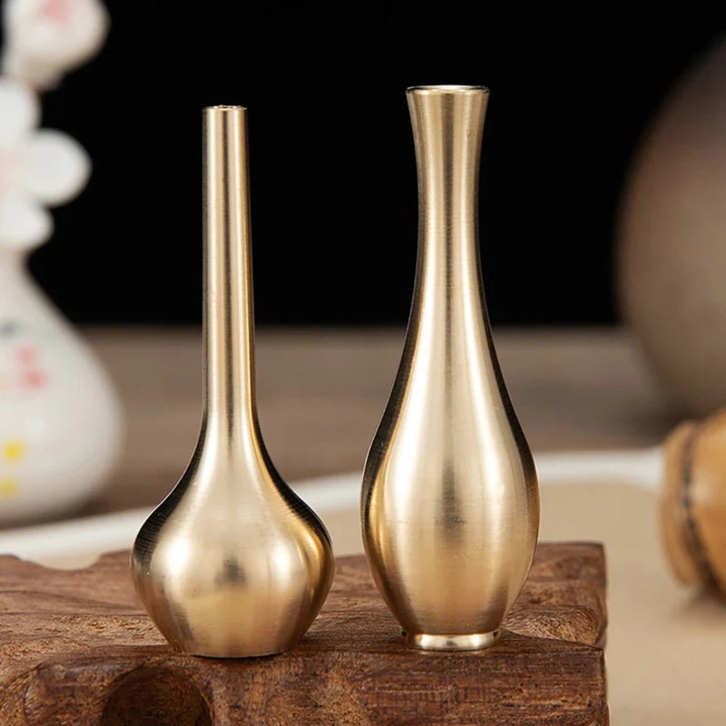 vases dorés modernes intérieur décoration tables élégants brillants fleurs séchées minimalistes sophistication beauté