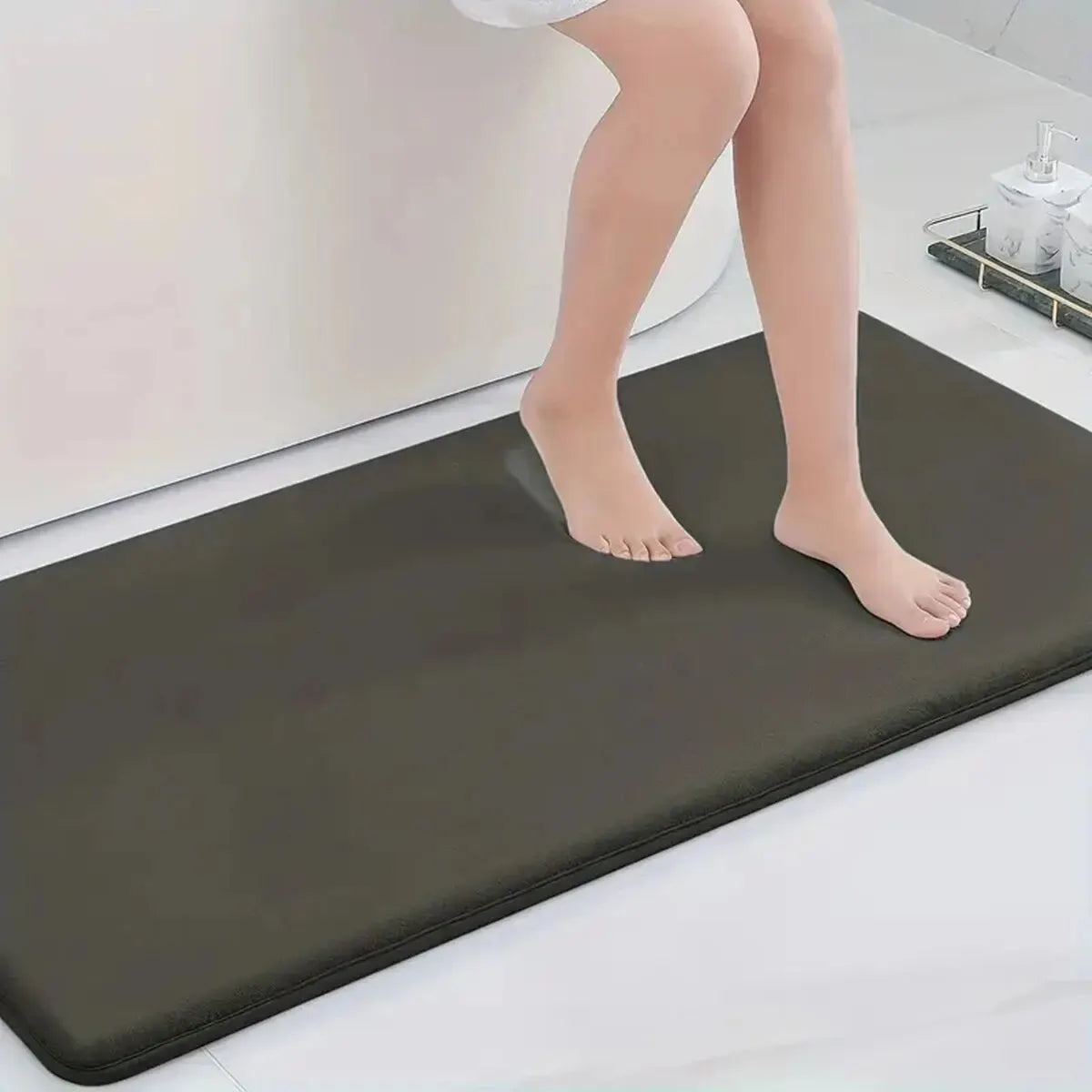 tapis bain bleu marine noir gris uni velours moderne antidérapant salle bain adhésif grande