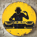 décoration murale ronde dj graphique vintage jaune noir silhouettes platines casque accrochage grunge